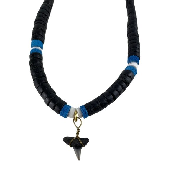 Vintage Black & Blue Beaded Necklace With Shark Tooth Pendant Surfer Beach - Picture 2 of 6